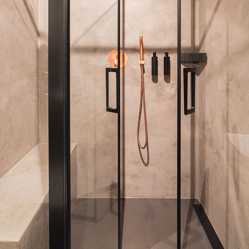 mikrocement-festfloor-w-prysznicu-w-lazience